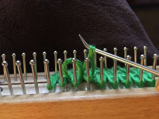 How to Knit the Stockinette Stitch on the Loom - Loom Knit Central