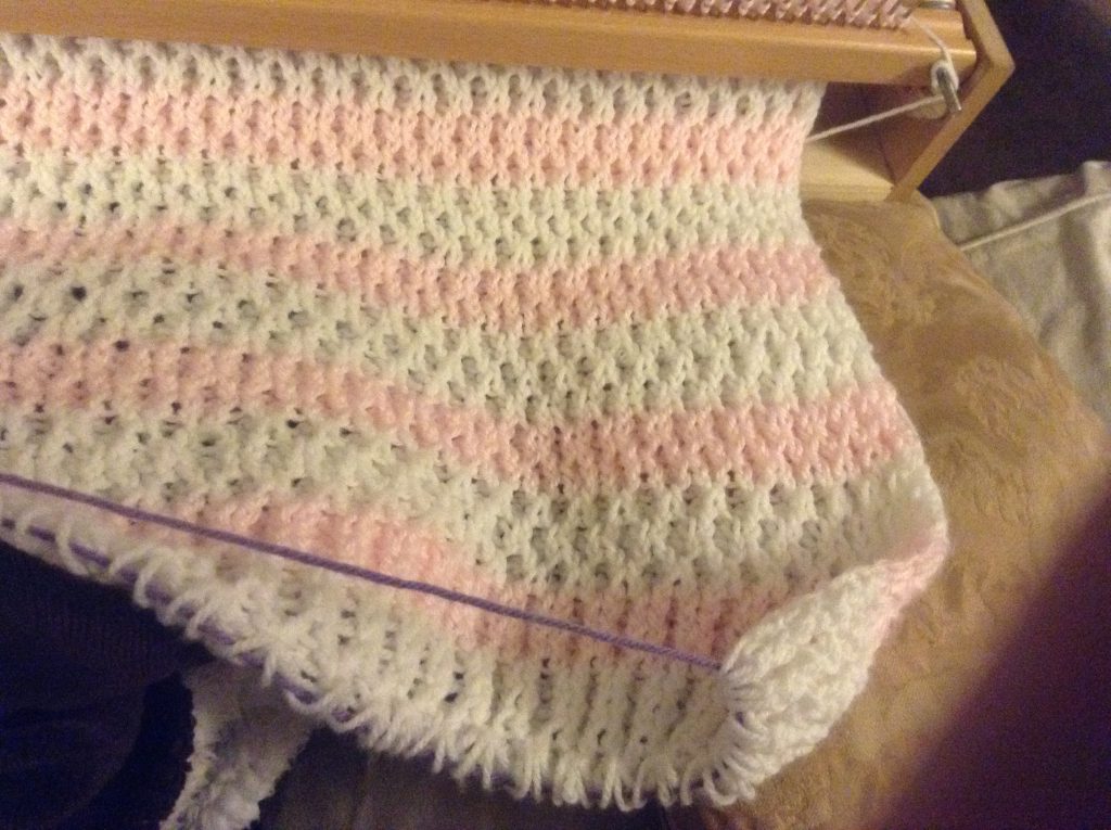 How to Knit Honeycomb Stitch on the Loom - Loom Knit Central